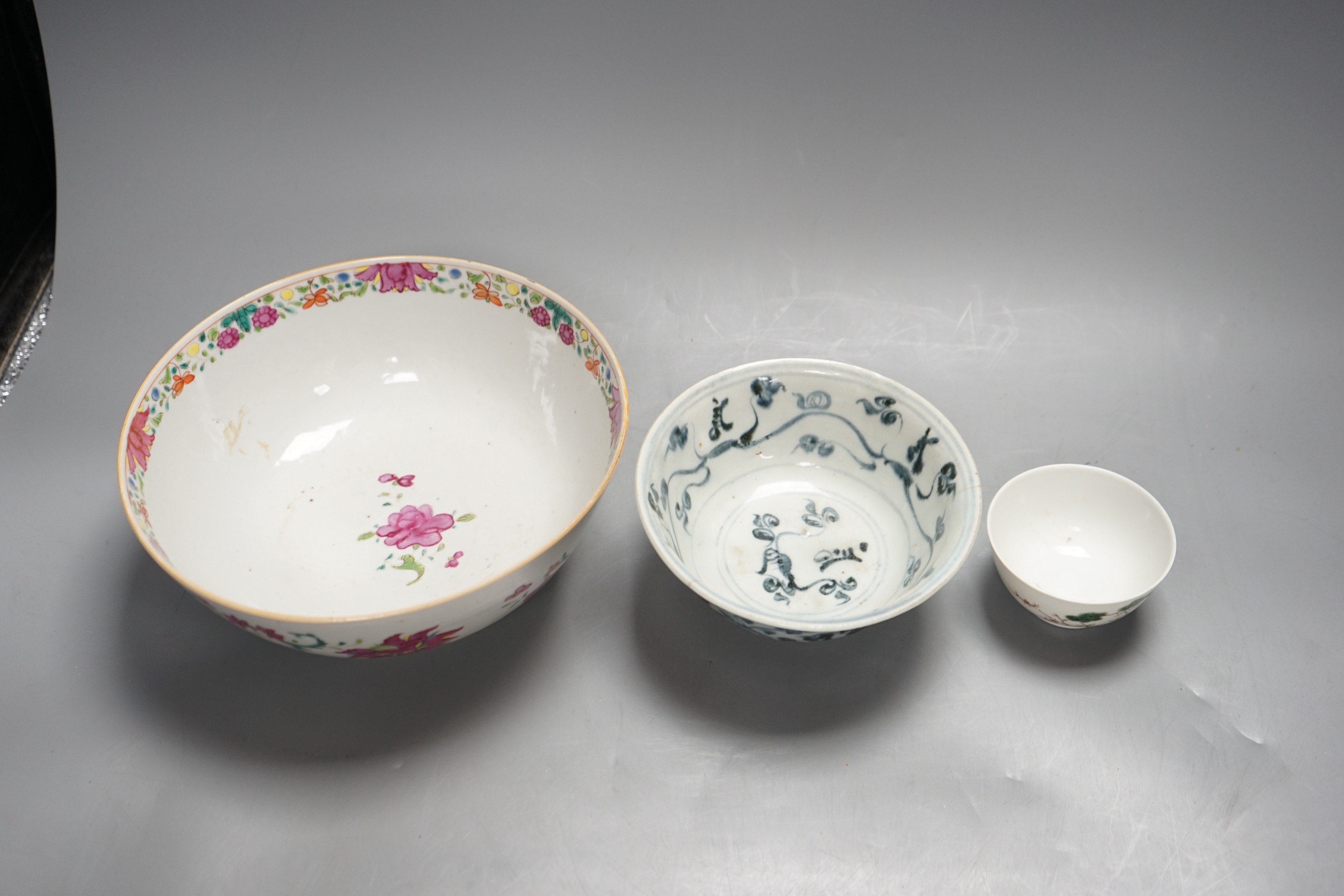 A Chinese Ming blue and white bowl, a larger famille rose bowl and a tea bowl, largest 21cm